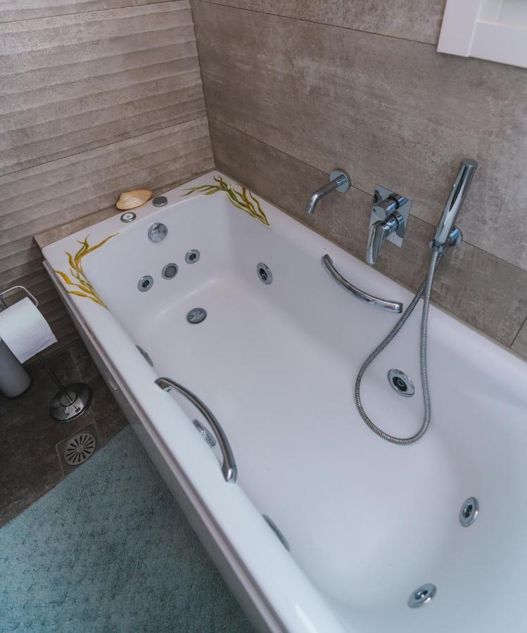 Lux House With Outdoor Jacuzzi And Sea View In Santorini Διαμέρισμα Εμπορειό Εξωτερικό φωτογραφία
