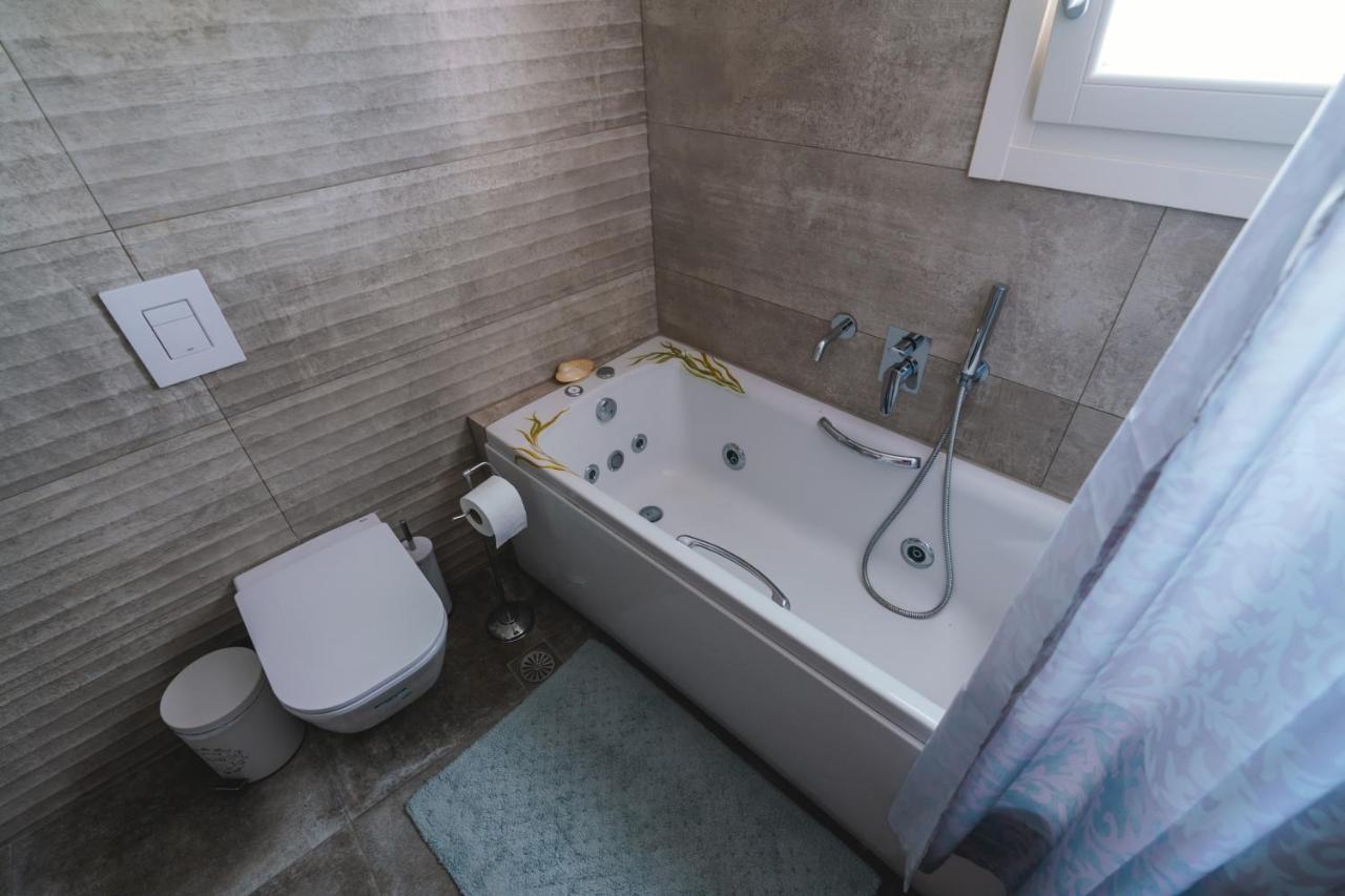 Lux House With Outdoor Jacuzzi And Sea View In Santorini Διαμέρισμα Εμπορειό Εξωτερικό φωτογραφία